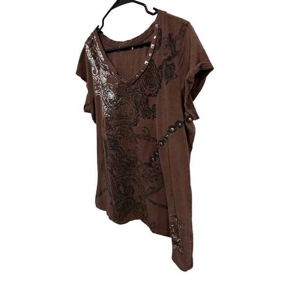 Brown Short-Sleeve V-Neck Graphic Tee Studded Lace-Up Detail - Picture 3 of 9